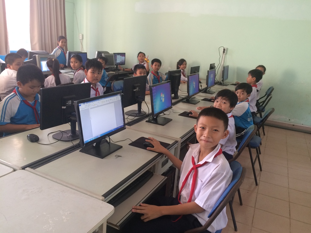 Sao Nhạc hội Song ca Chia sẻ yêu thương với những hoàn cảnh khó khăn