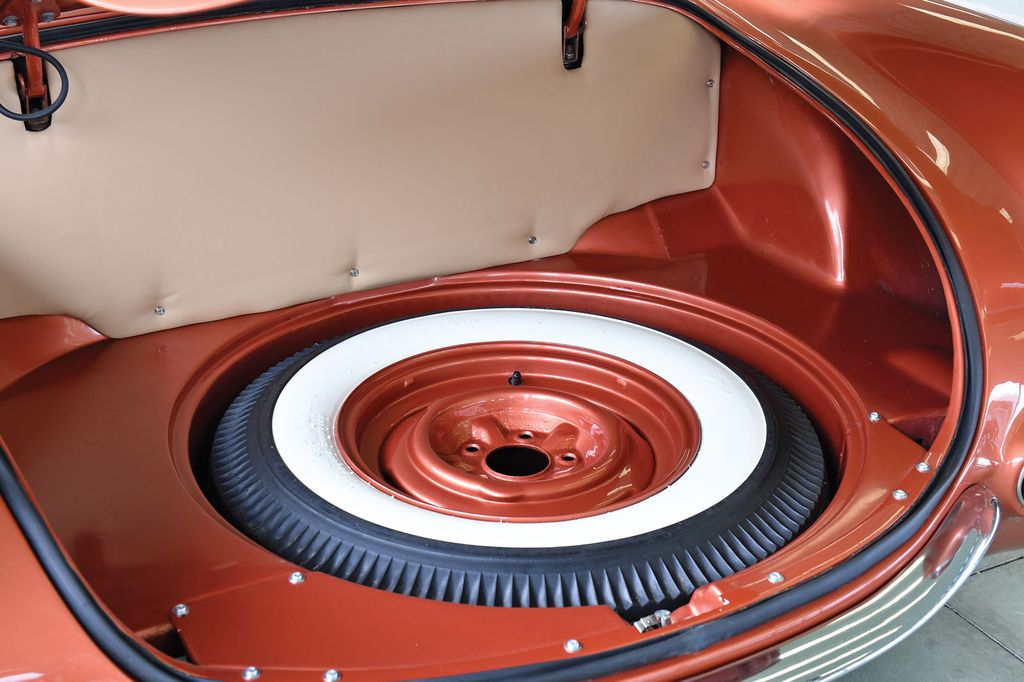 Đấu giá xe hiếm Copper Corvette C1