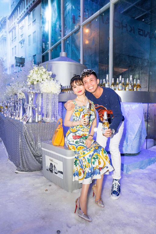 Minh Nhựa đón sinh nhật cùng vợ tại Nhà tuyết khổng lồ Tiger Crystal