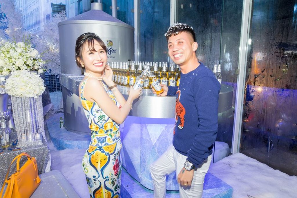 Minh Nhựa đón sinh nhật cùng vợ tại Nhà tuyết khổng lồ Tiger Crystal