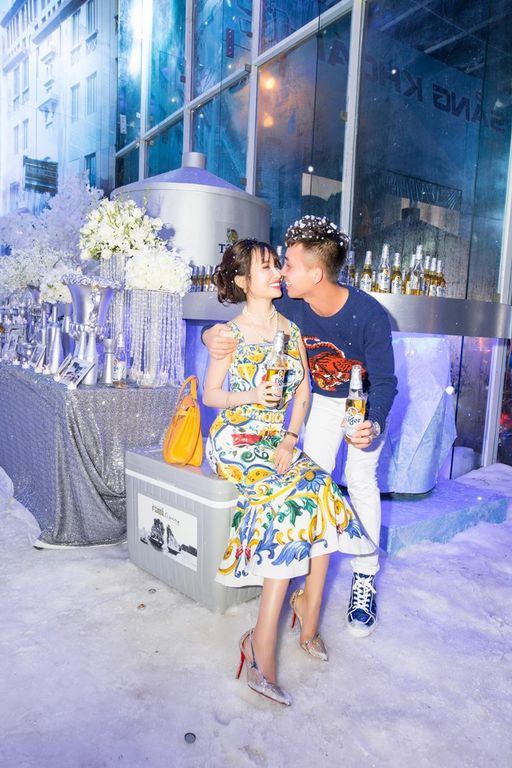 Minh Nhựa đón sinh nhật cùng vợ tại Nhà tuyết khổng lồ Tiger Crystal