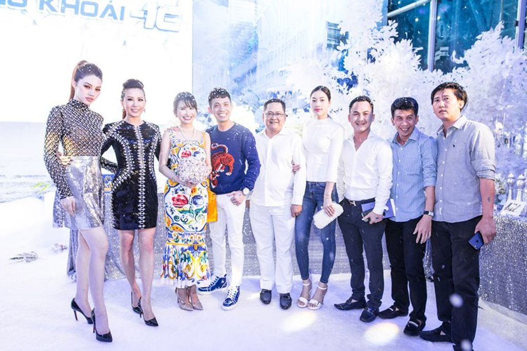 Minh Nhựa đón sinh nhật cùng vợ tại Nhà tuyết khổng lồ Tiger Crystal