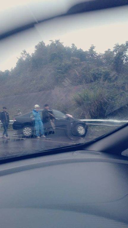 Va chạm với xe tải, lái xe Honda Civic tử vong trên đường cao tốc Hà Nội - Lào Cai