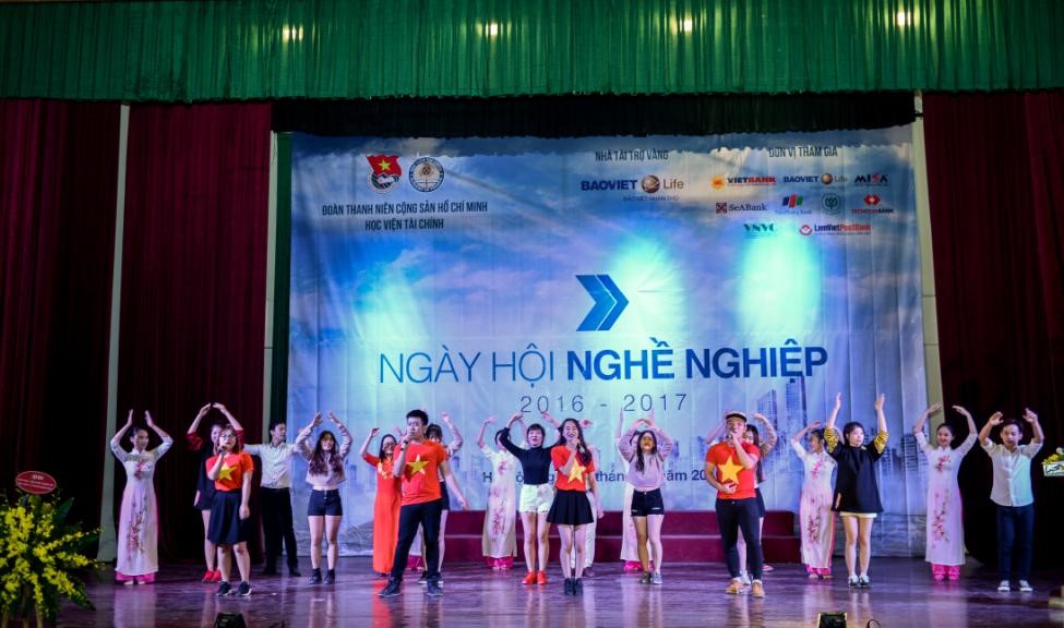 Sôi động Ngày hội thực tập - Ngày hội nghề nghiệp