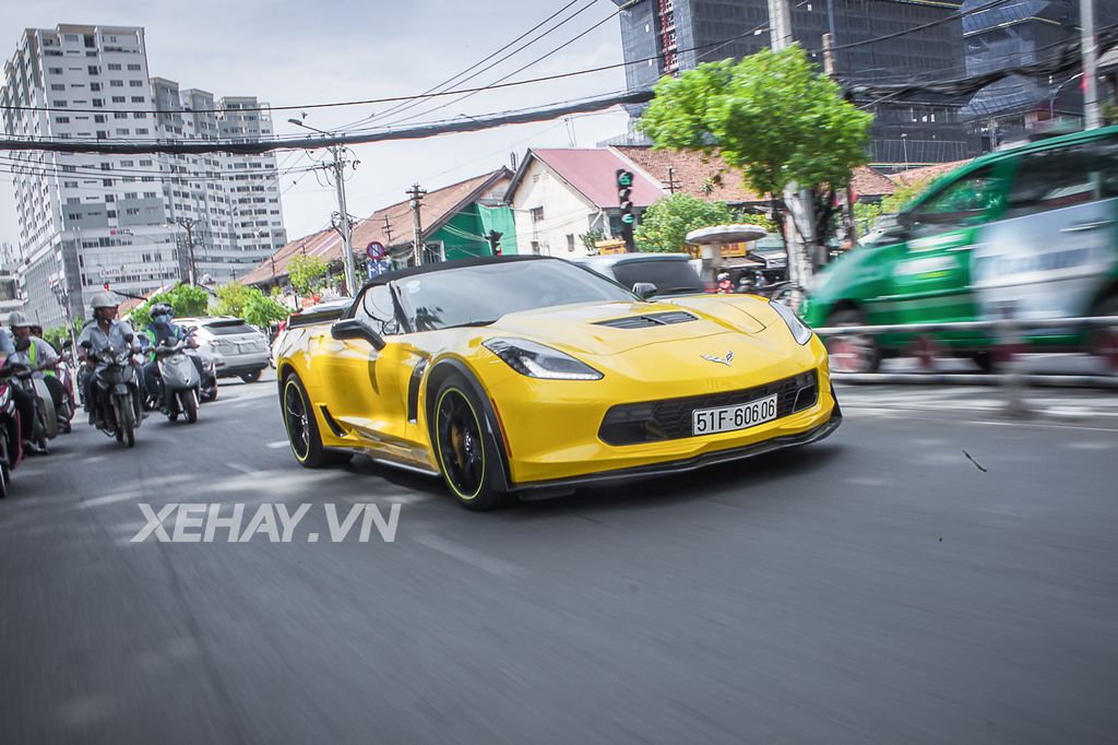 Sài Gòn: Chevrolet Corvette C7 Z06 lên đời pô Akrapovic chơi phố đầu năm