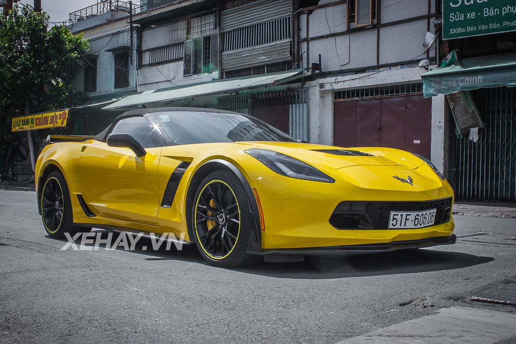 Sài Gòn: Chevrolet Corvette C7 Z06 lên đời pô Akrapovic chơi phố đầu năm