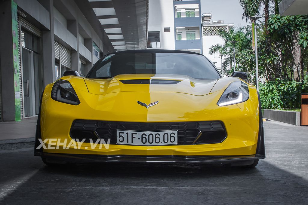 Sài Gòn: Chevrolet Corvette C7 Z06 lên đời pô Akrapovic chơi phố đầu năm