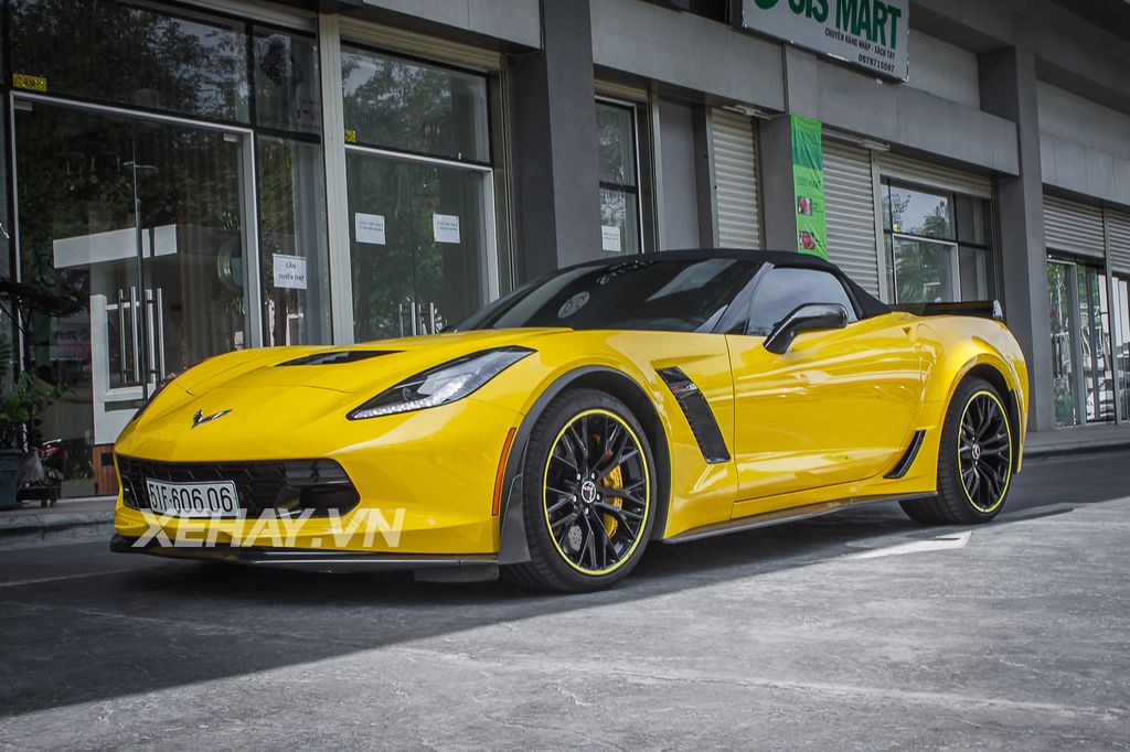 Sài Gòn: Chevrolet Corvette C7 Z06 lên đời pô Akrapovic chơi phố đầu năm