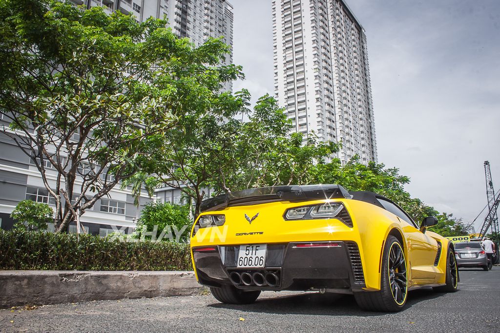 Sài Gòn: Chevrolet Corvette C7 Z06 lên đời pô Akrapovic chơi phố đầu năm