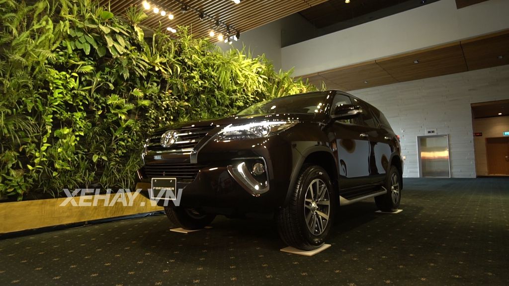 Toyota Fortuner 2017 chính thức chào bán, giá từ dưới 1 tỷ đồng