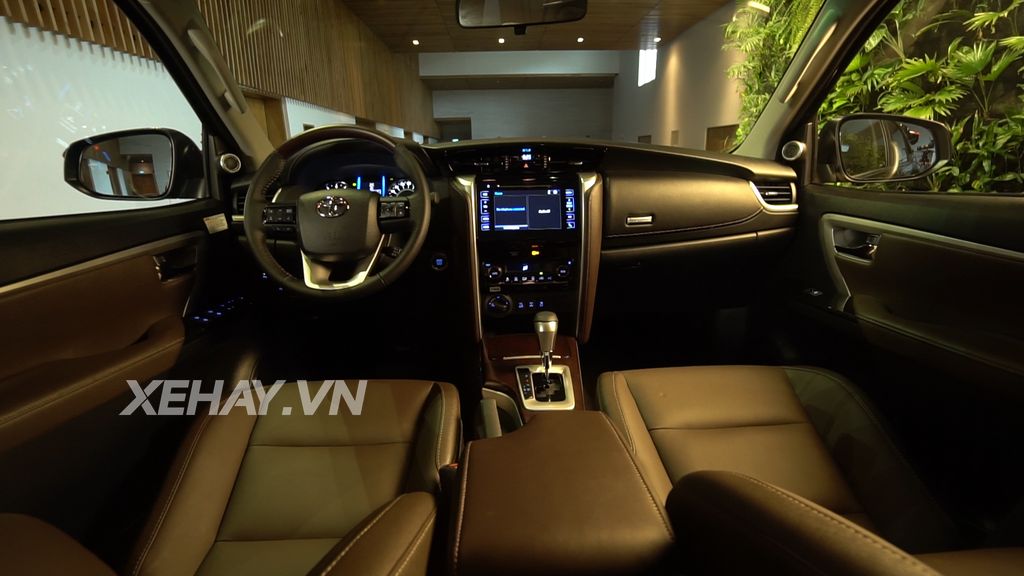 Toyota Fortuner 2017 chính thức chào bán, giá từ dưới 1 tỷ đồng