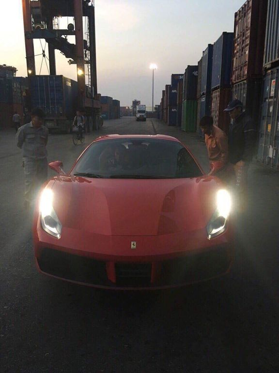 Thêm một chiếc Ferrari 488 Spider được 