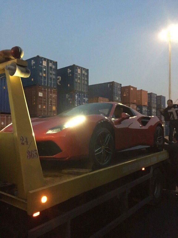 Thêm một chiếc Ferrari 488 Spider được 