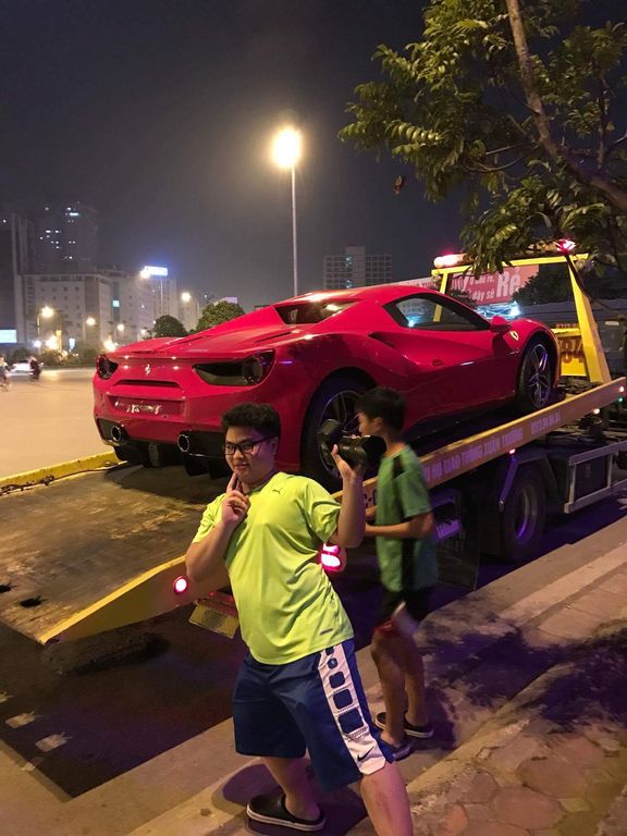 Thêm một chiếc Ferrari 488 Spider được 