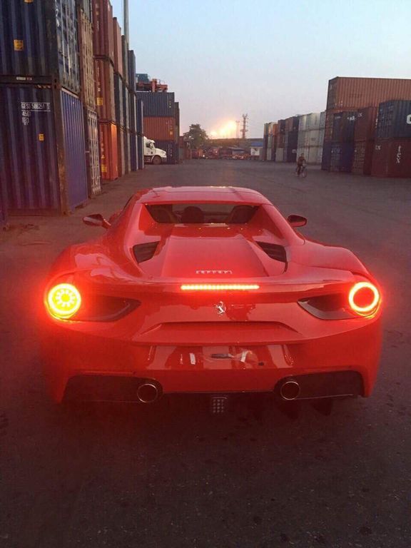 Thêm một chiếc Ferrari 488 Spider được 