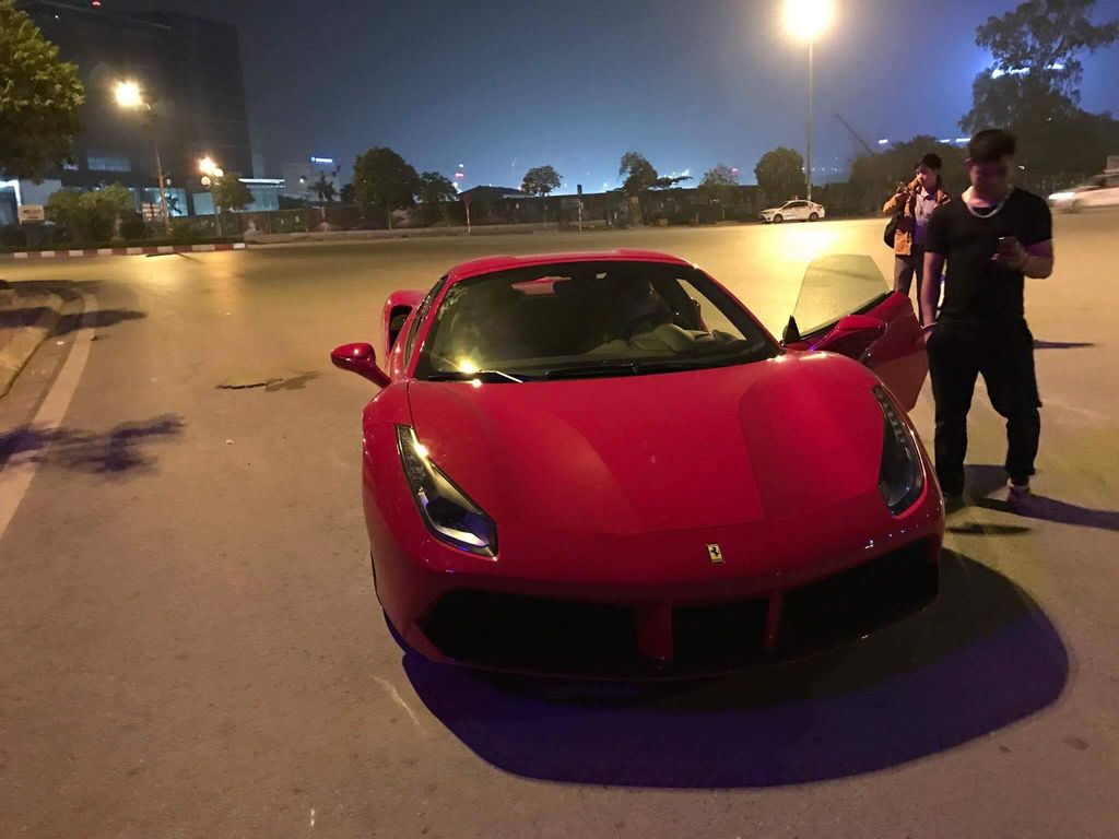 Thêm một chiếc Ferrari 488 Spider được 