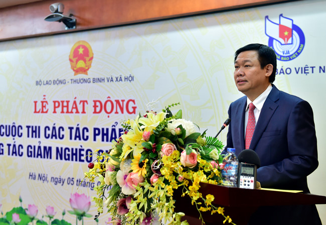 Phó Thủ tướng Vương Đình Huệ dự lễ phát động cuộc thi báo chí về giảm nghèo