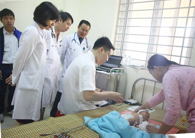 1000 trẻ em tại Nam Định được khám sàng lọc tim bẩm sinh miễn phí