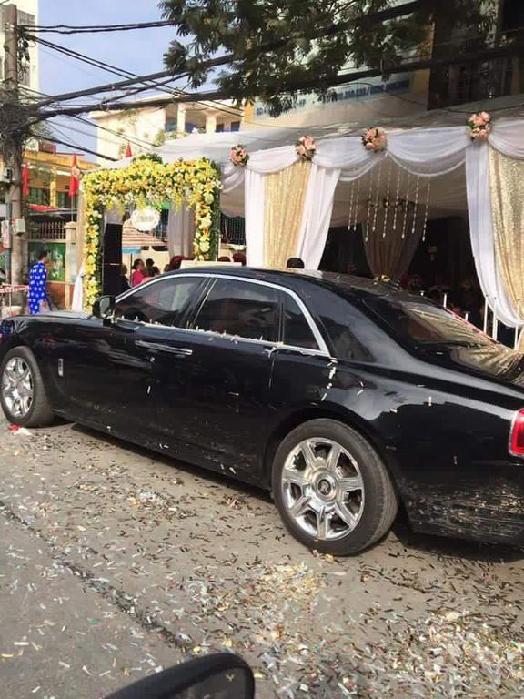 Hoa hậu Thu Ngân được chồng chưa cưới tặng Rolls Royce Wraith trị giá 35 tỷ đồng