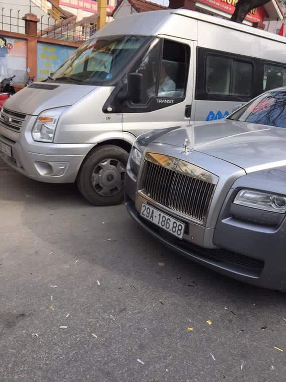 Hoa hậu Thu Ngân được chồng chưa cưới tặng Rolls Royce Wraith trị giá 35 tỷ đồng