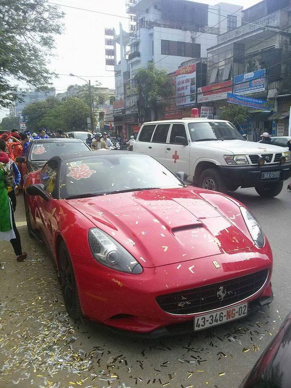 Hoa hậu Thu Ngân được chồng chưa cưới tặng Rolls Royce Wraith trị giá 35 tỷ đồng