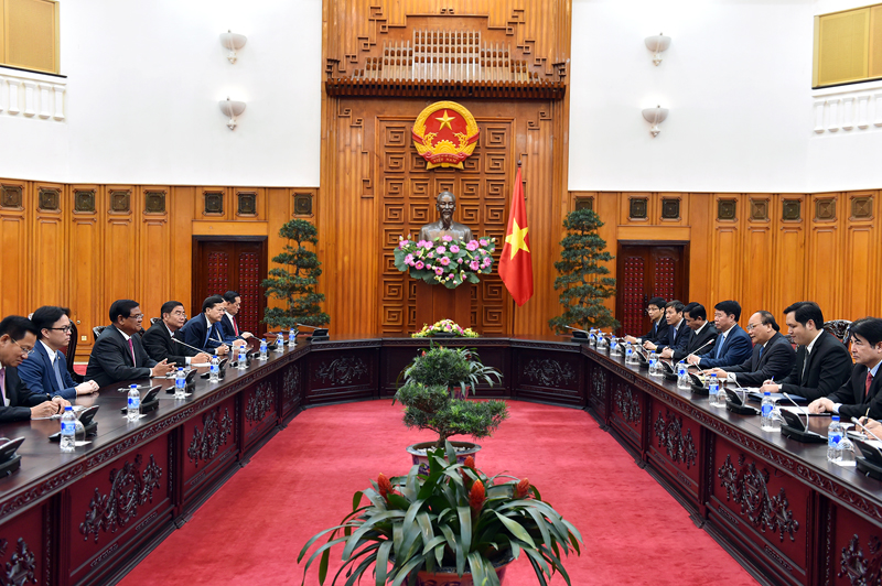 Thủ tướng Nguyễn Xuân Phúc tiếp Phó Thủ tướng, Bộ trưởng Nội vụ Campuchia