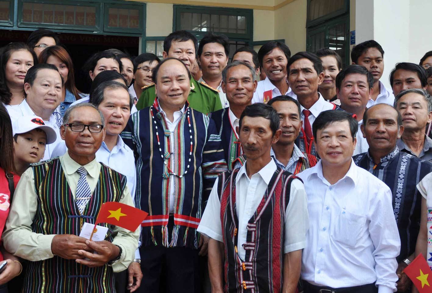 Tăng cường vai trò của người có uy tín trong vùng dân tộc thiểu số