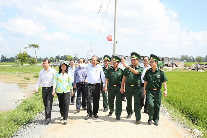 Phó Thủ tướng Trương Hòa Bình thị sát công tác chống buôn lậu tại tỉnh An Giang