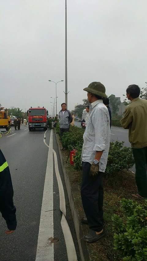 Thái Bình: Xe tải tông xe container, 2 nạn nhân chết thảm