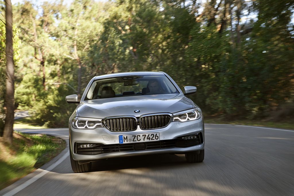 BMW chốt giá 530e và M550i xDrive 2018 tại Mỹ, khởi điểm từ 1,2 tỷ đồng