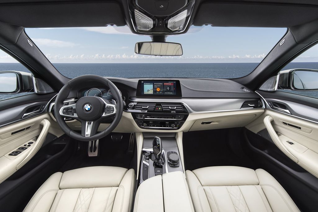 BMW chốt giá 530e và M550i xDrive 2018 tại Mỹ, khởi điểm từ 1,2 tỷ đồng