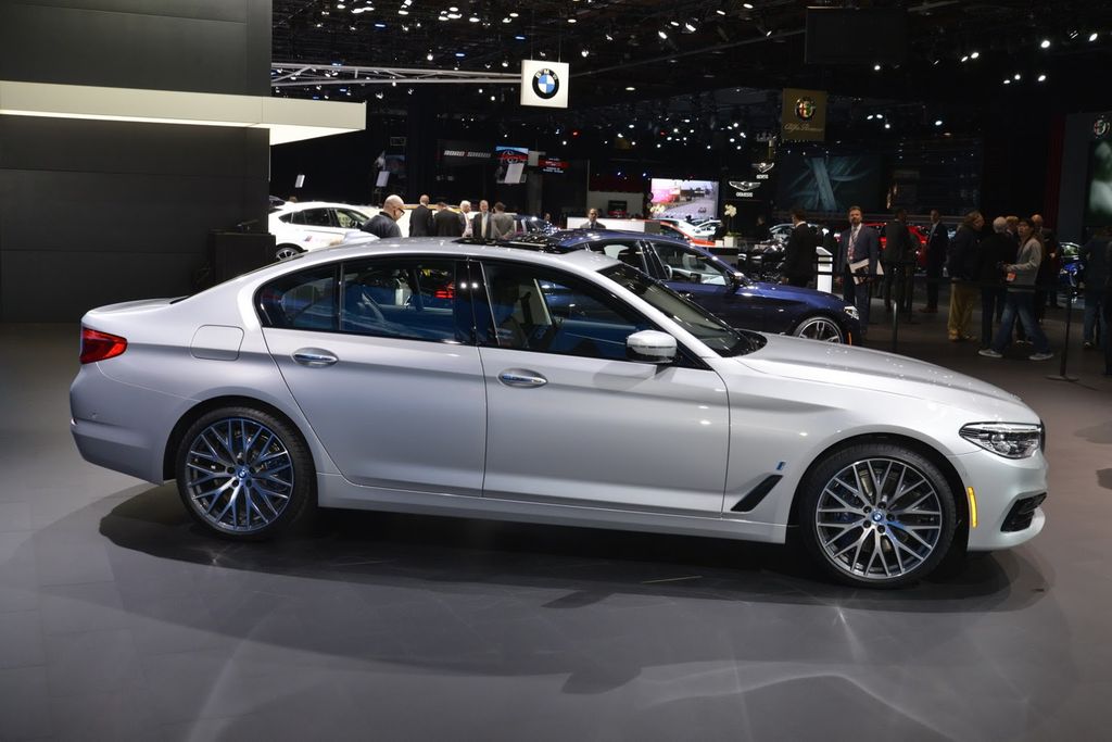 BMW chốt giá 530e và M550i xDrive 2018 tại Mỹ, khởi điểm từ 1,2 tỷ đồng