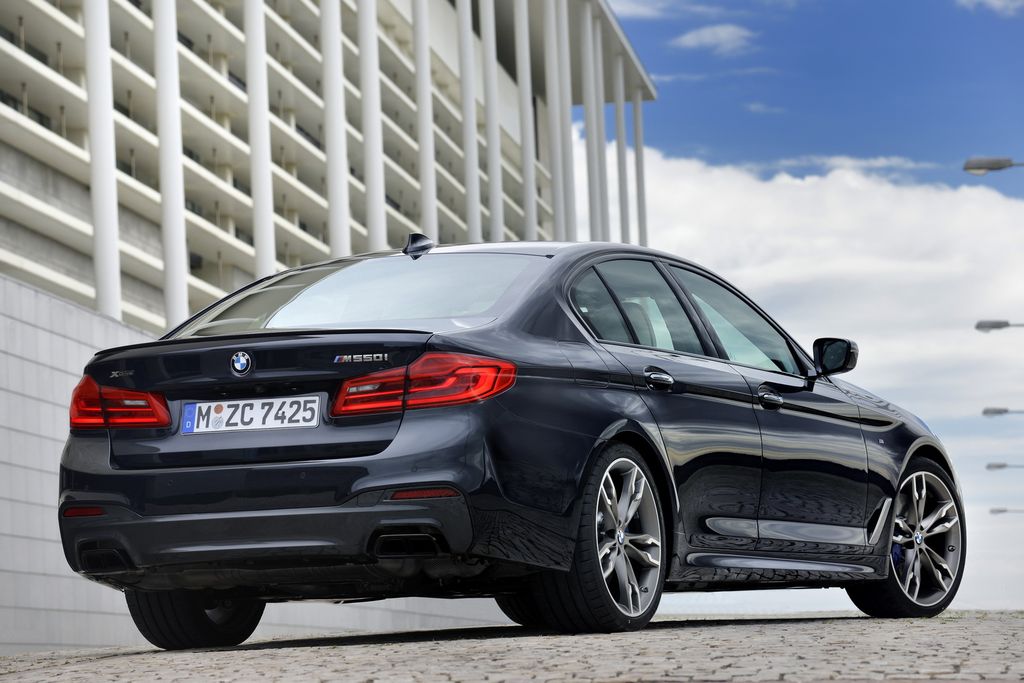 BMW chốt giá 530e và M550i xDrive 2018 tại Mỹ, khởi điểm từ 1,2 tỷ đồng