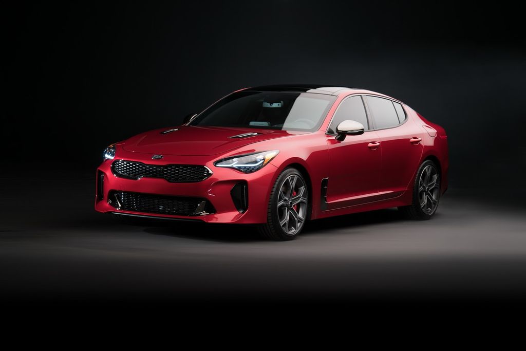 Kia ra mắt Kia Stinger 2018, tuyên chiến với BMW 4-Series GC