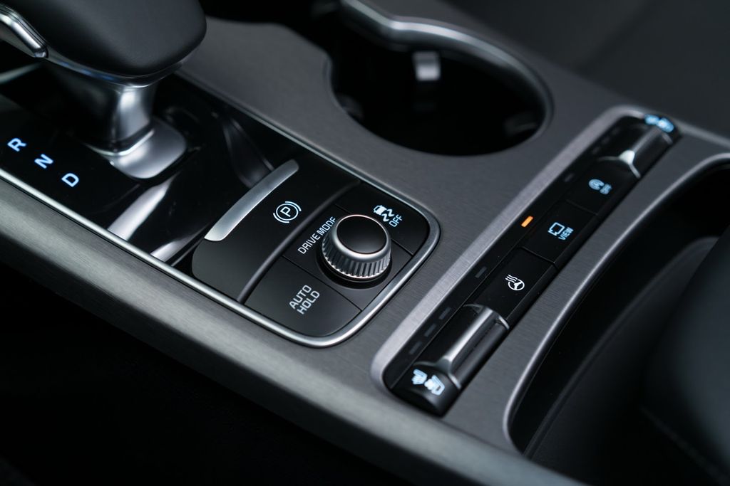 Kia ra mắt Kia Stinger 2018, tuyên chiến với BMW 4-Series GC