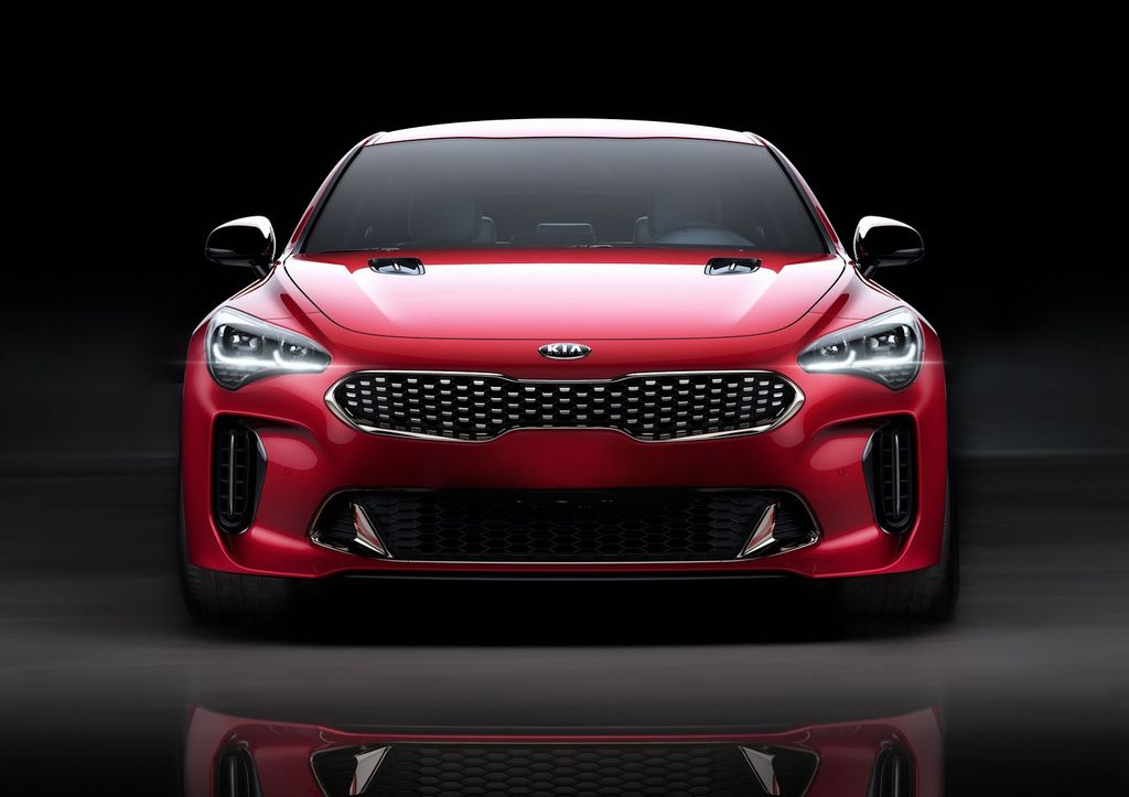 Kia ra mắt Kia Stinger 2018, tuyên chiến với BMW 4-Series GC