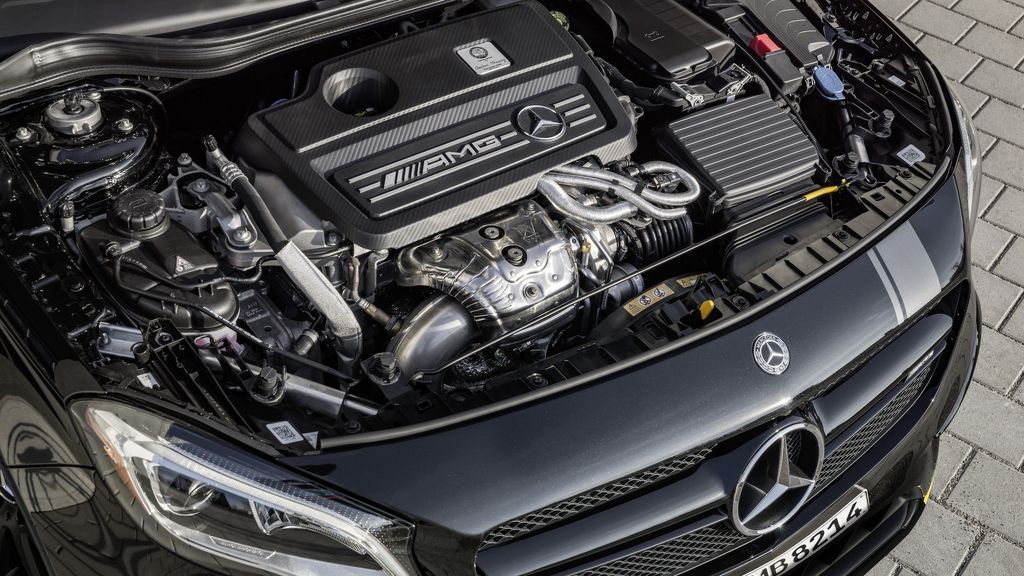 Mercedes-Benz CLA và GLA xuất hiện tại Detroit 2017 với gói AMG Performance Studio