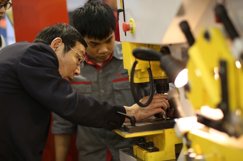 Tăng năng suất lao động vẫn là yếu tố cốt lõi nâng tầm cạnh tranh của công nghiệp sản xuất Việt Nam