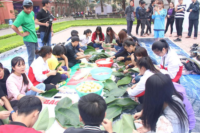 Ngày hội Bánh chưng xanh của sinh viên Đại học Thuỷ lợi