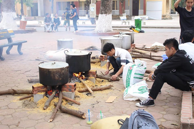 Ngày hội Bánh chưng xanh của sinh viên Đại học Thuỷ lợi
