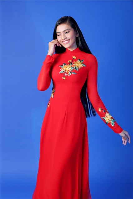Hoa hậu Phạm Hương cùng dàn người đẹp khoe sắc với áo dài