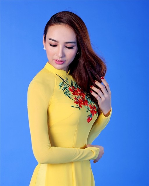 Hoa hậu Phạm Hương cùng dàn người đẹp khoe sắc với áo dài