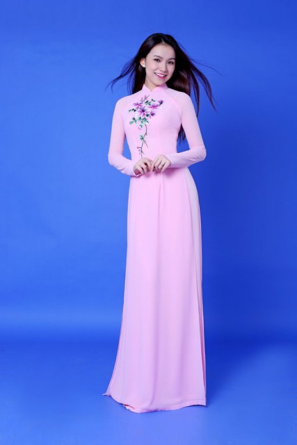 Hoa hậu Phạm Hương cùng dàn người đẹp khoe sắc với áo dài