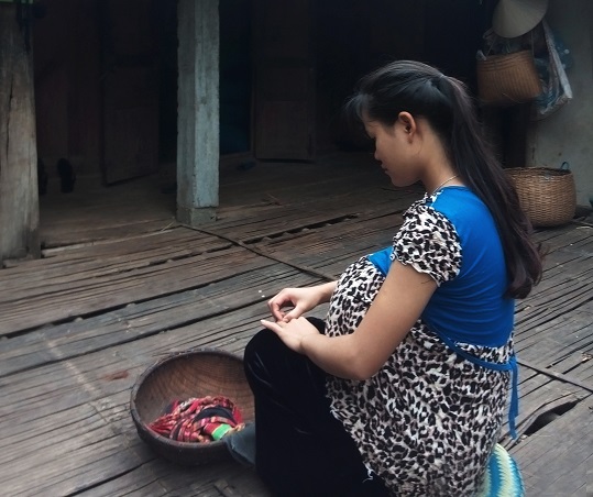 Ám ảnh cái nhìn buồn bã của nữ thanh niên dân tộc thiểu số với Chuyện “đẻ ” ở vùng cao