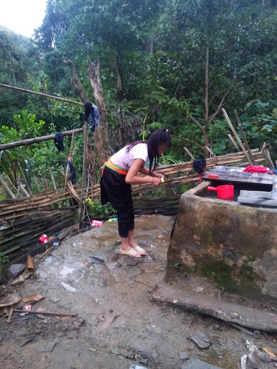 Ám ảnh cái nhìn buồn bã của nữ thanh niên dân tộc thiểu số với Chuyện “đẻ ” ở vùng cao