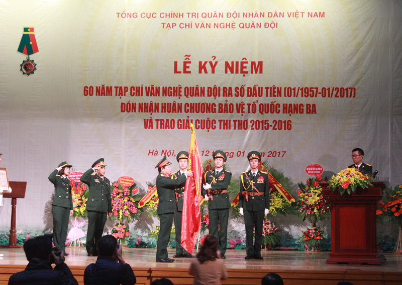 Tạp chí Văn nghệ Quân đội đón nhận Huân chương Bảo vệ Tổ quốc hạng Ba