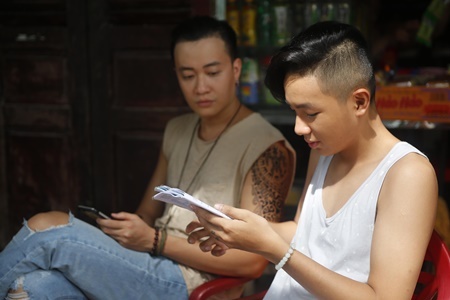 Hot boy 15 tuổi đóng cặp cùng Lương Mạnh Hải