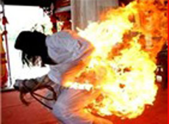Nghi nam thanh niên nghi tưới xăng thiêu sống người yêu để