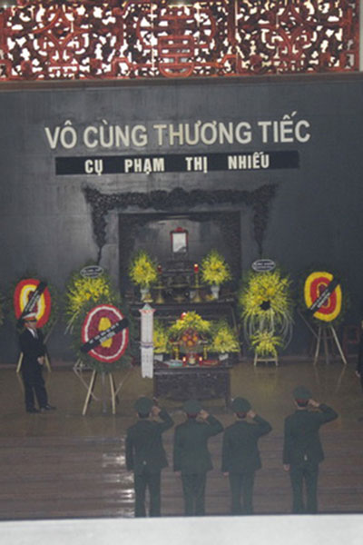 Dàn diễn viên Táo quân buồn bã trong tang lễ mẹ NSƯT Quốc Khánh
