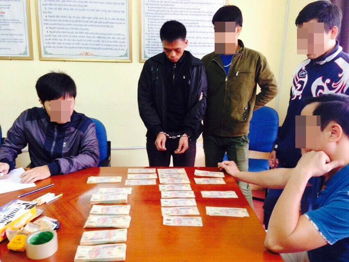 Hà Nội: Bắt 2 đối tượng vận chuyển tiền giả từ Lạng Sơn về Hà Nội tiêu thụ